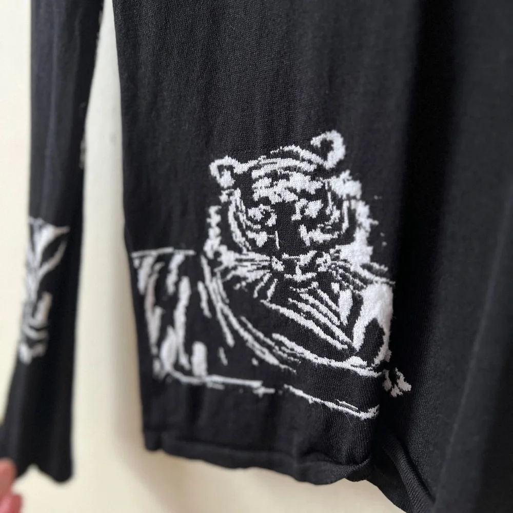 Knit Graphic Tigers Black & White Matching Sleeve Pattern Statement Sweater M - Picture 6 of 9